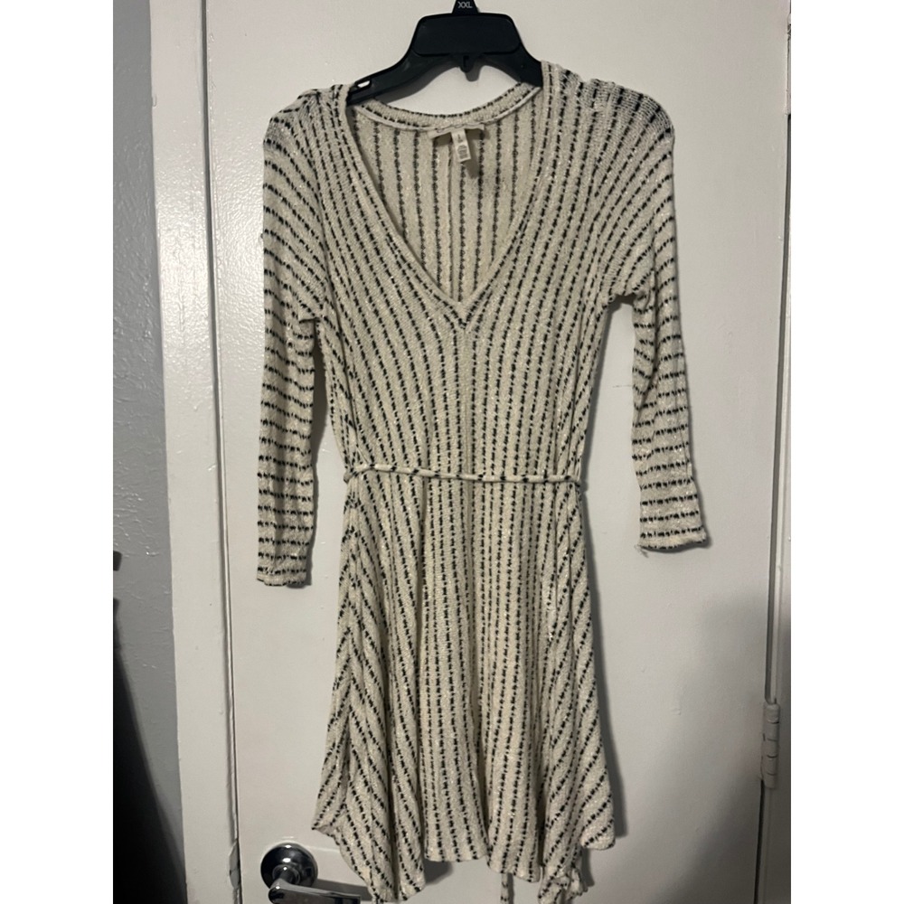 Jessica Simpson Maternity Cream Black Striped Knit V-Neck Tie Waist Dress Small